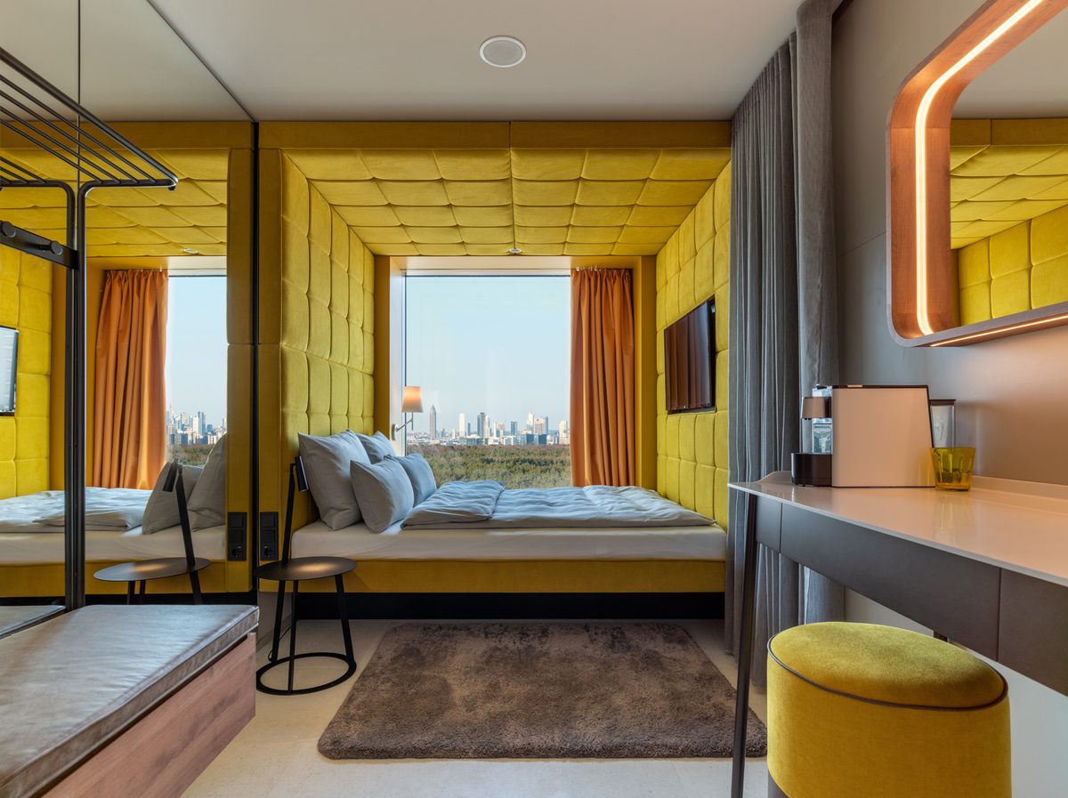 bmine-Frankfurt-Airport-Smart-Roomcstudio-khf1