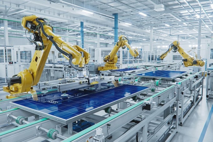 Was ist der OEE-Indikator und wie kann er analysiert werden, um die industrielle Leistung zu optimieren?